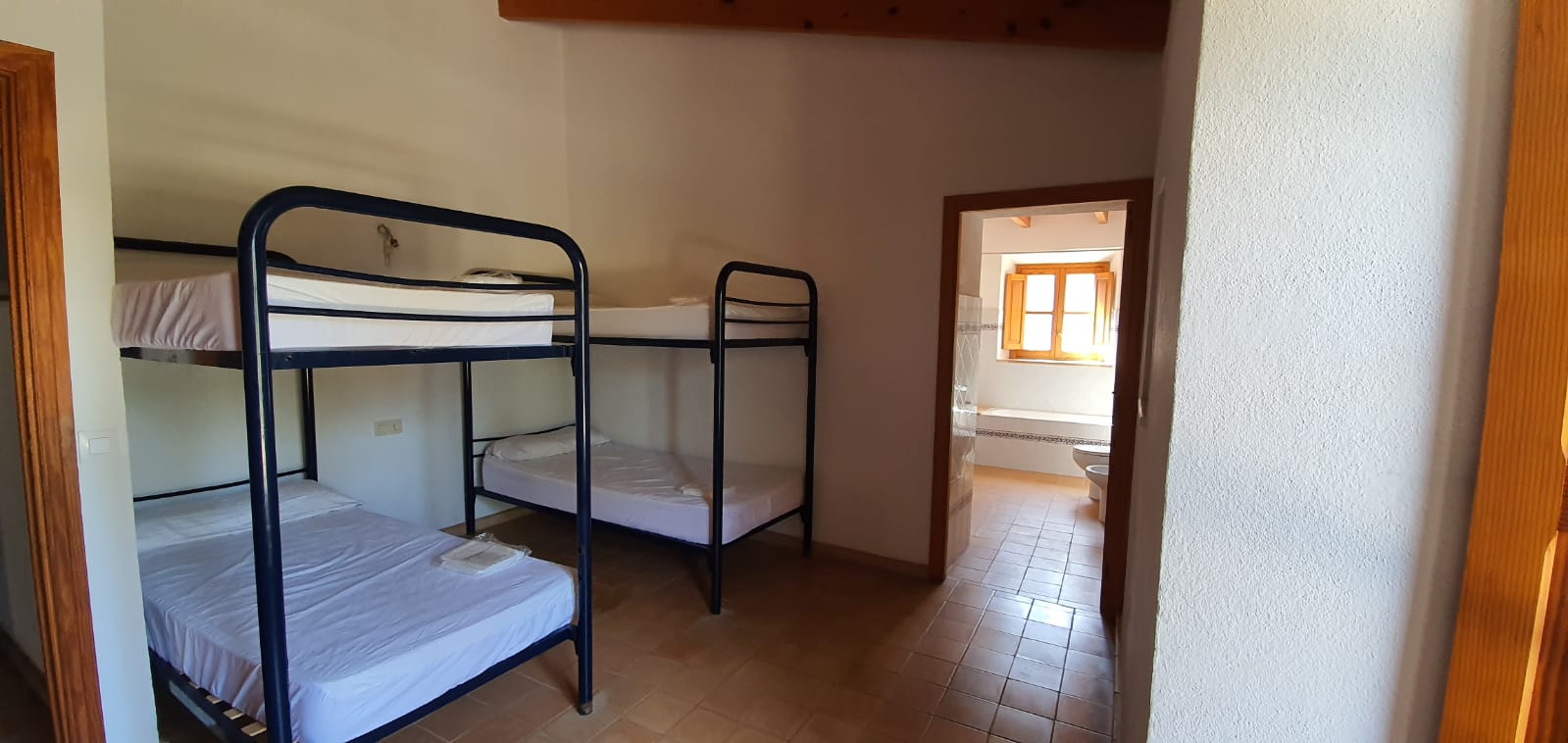 5. Habitaci&oacute; refugi es Oguers.JPG