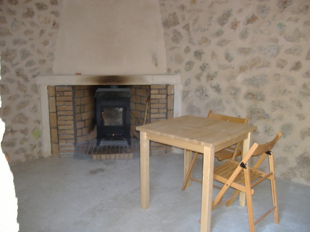 5. Interior refugi sa Coma de Binifald&oacute;.JPG